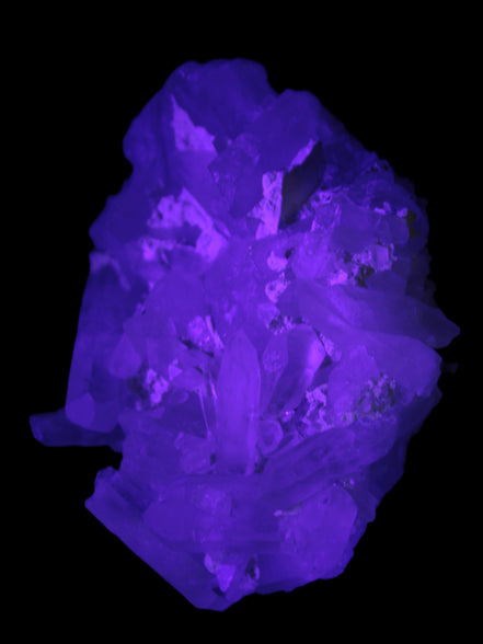 Clear Quartz cluster 100*77*33mm 242g in UV light