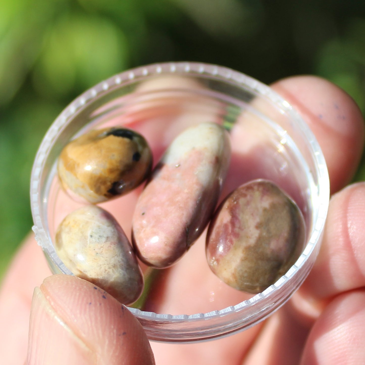 Rhodonite 4/5 tiny tumbled stone 12-19g Rocks and Things