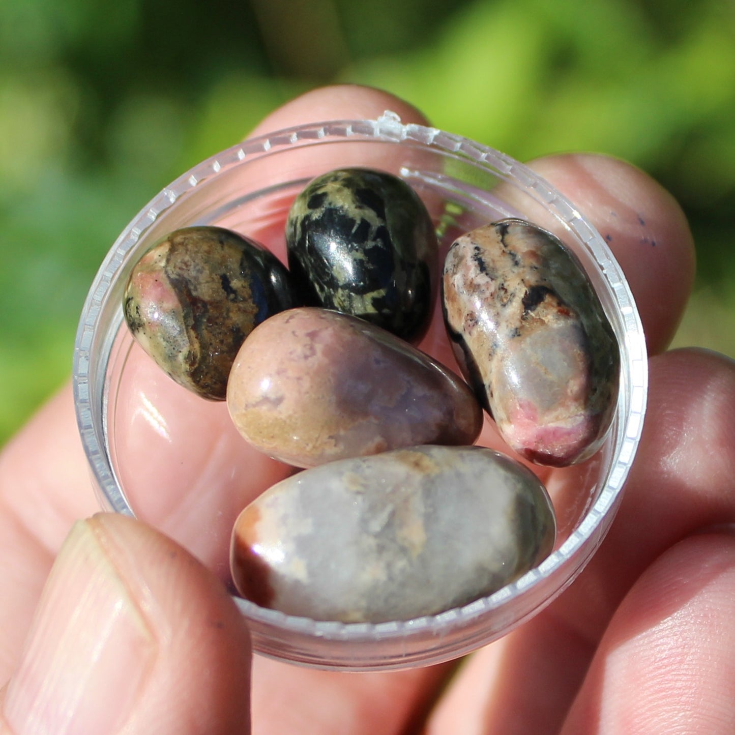 Rhodonite 4/5 tiny tumbled stone 12-19g Rocks and Things