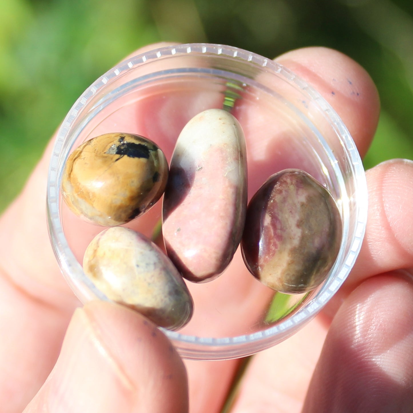 Rhodonite 4/5 tiny tumbled stone 12-19g Rocks and Things