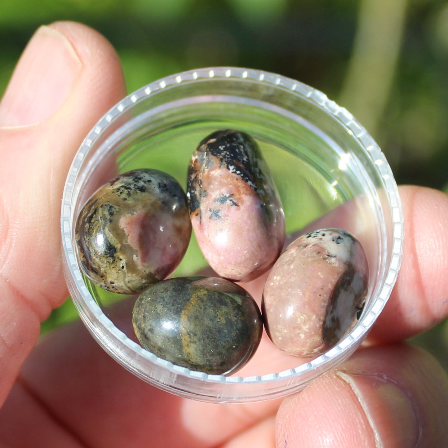 Rhodonite 4/5 tiny tumbled stone 12-19g Rocks and Things