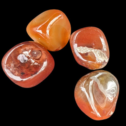 Red Agate 3/4 tumbled tiny stones 7-10g in sunlight - Rocks and Things Store