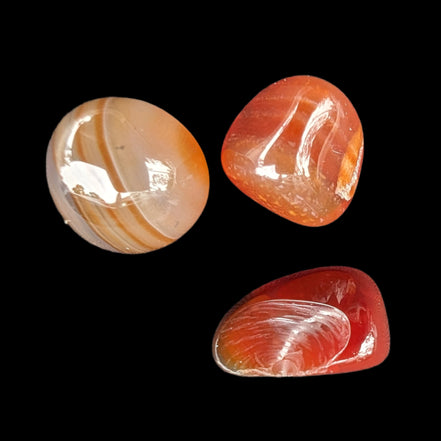 Red Agate 3/4 tumbled tiny stones 7-10g in sunlight - Rocks and Things Store