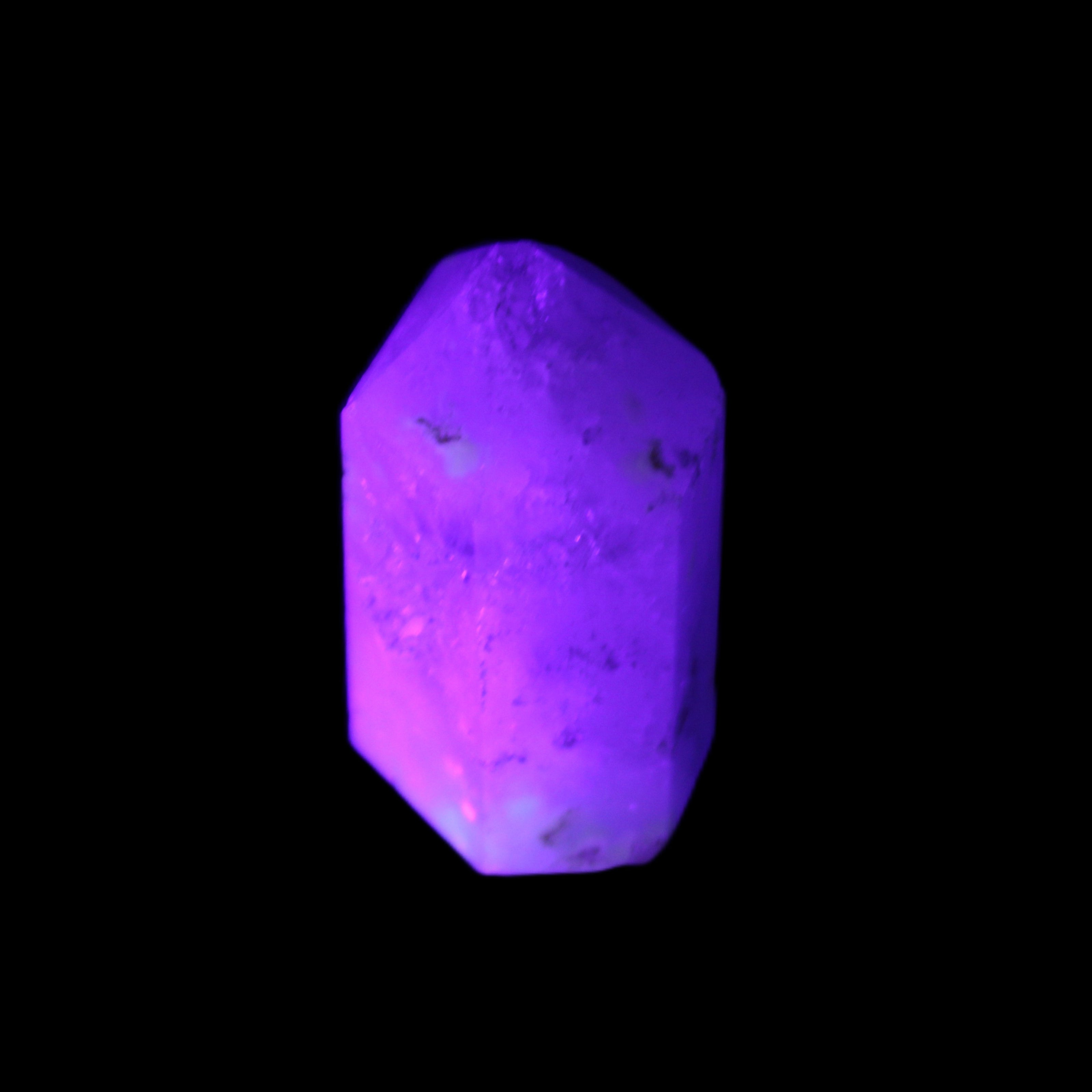 Quartz geode wand 56g in UV light - Rocks and Things Store