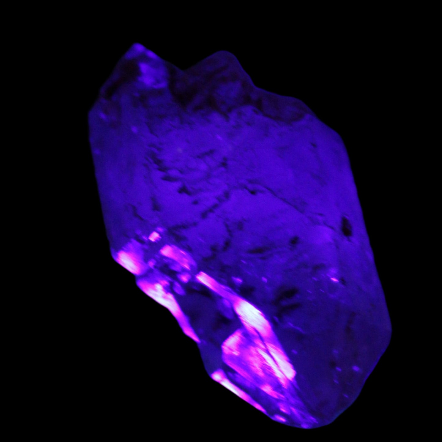 Fenster Diamond Quartz with petroleum fluorescence 41-48mm 12-18g in UV light - Rocks and Things Store