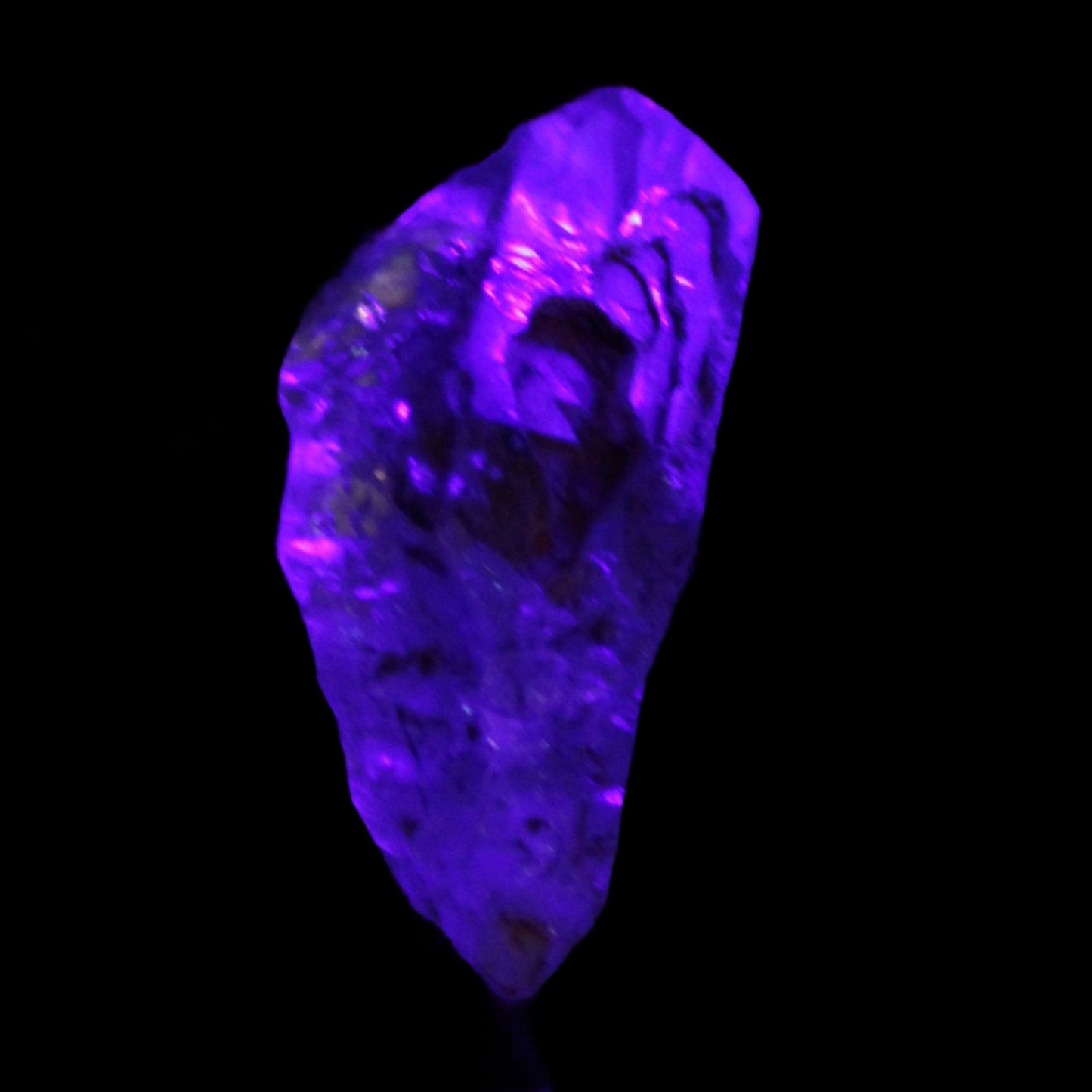 Fenster Diamond Quartz with petroleum fluorescence 41-48mm 12-18g in UV light - Rocks and Things Store