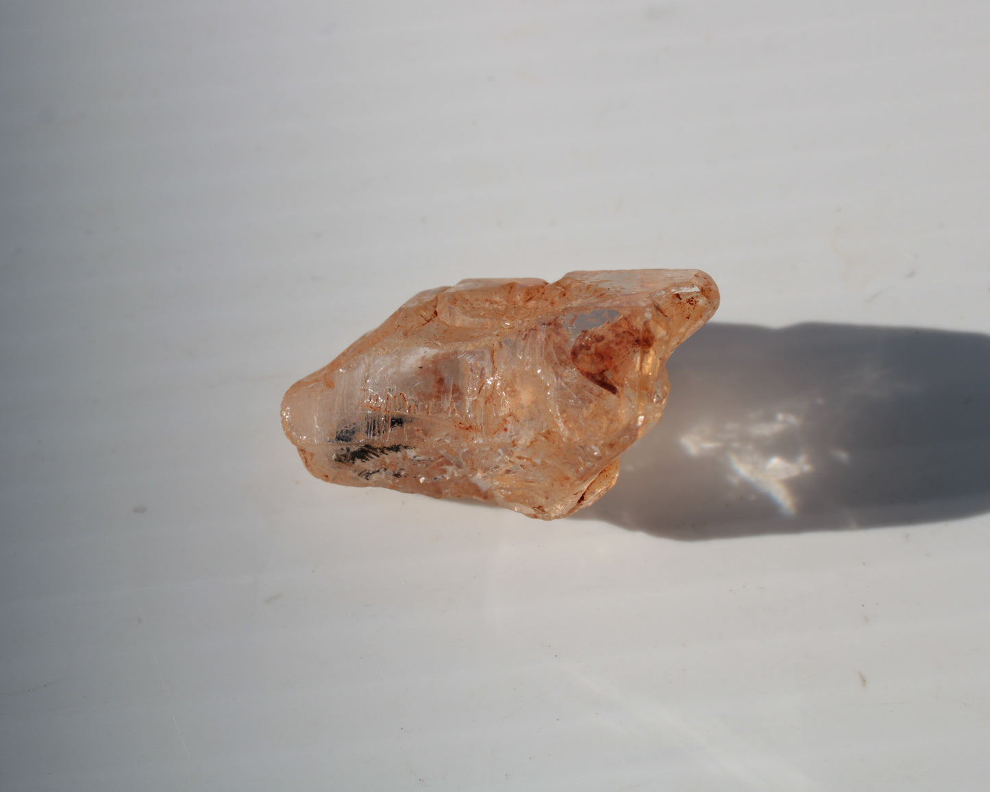 Fenster Diamond Quartz with petroleum fluorescence 30-35mm 10-12g Rocks and Things