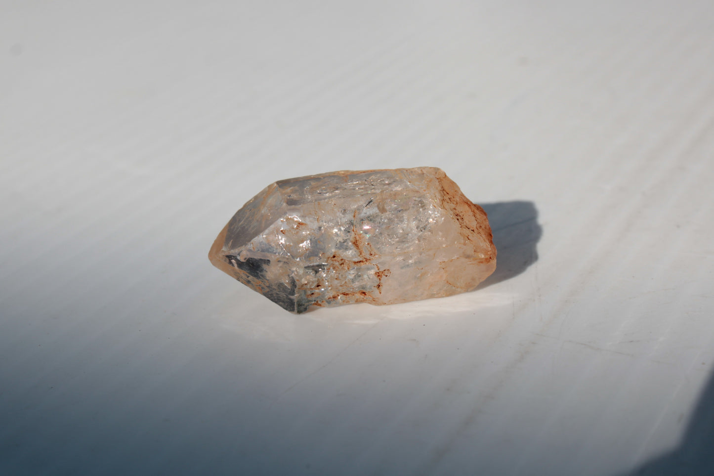 Fenster Diamond Quartz with petroleum fluorescence 30-35mm 10-12g Rocks and Things