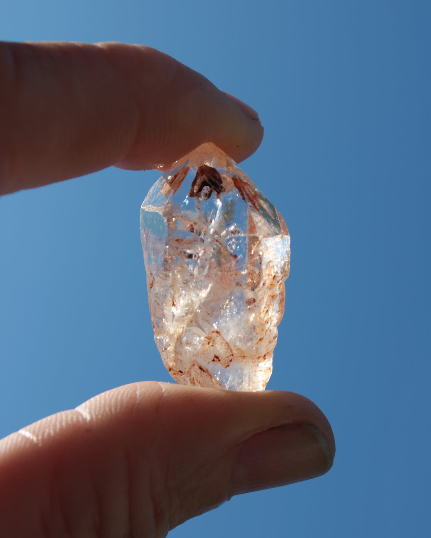 Fenster Diamond Quartz with petroleum fluorescence 30-35mm 10-12g Rocks and Things