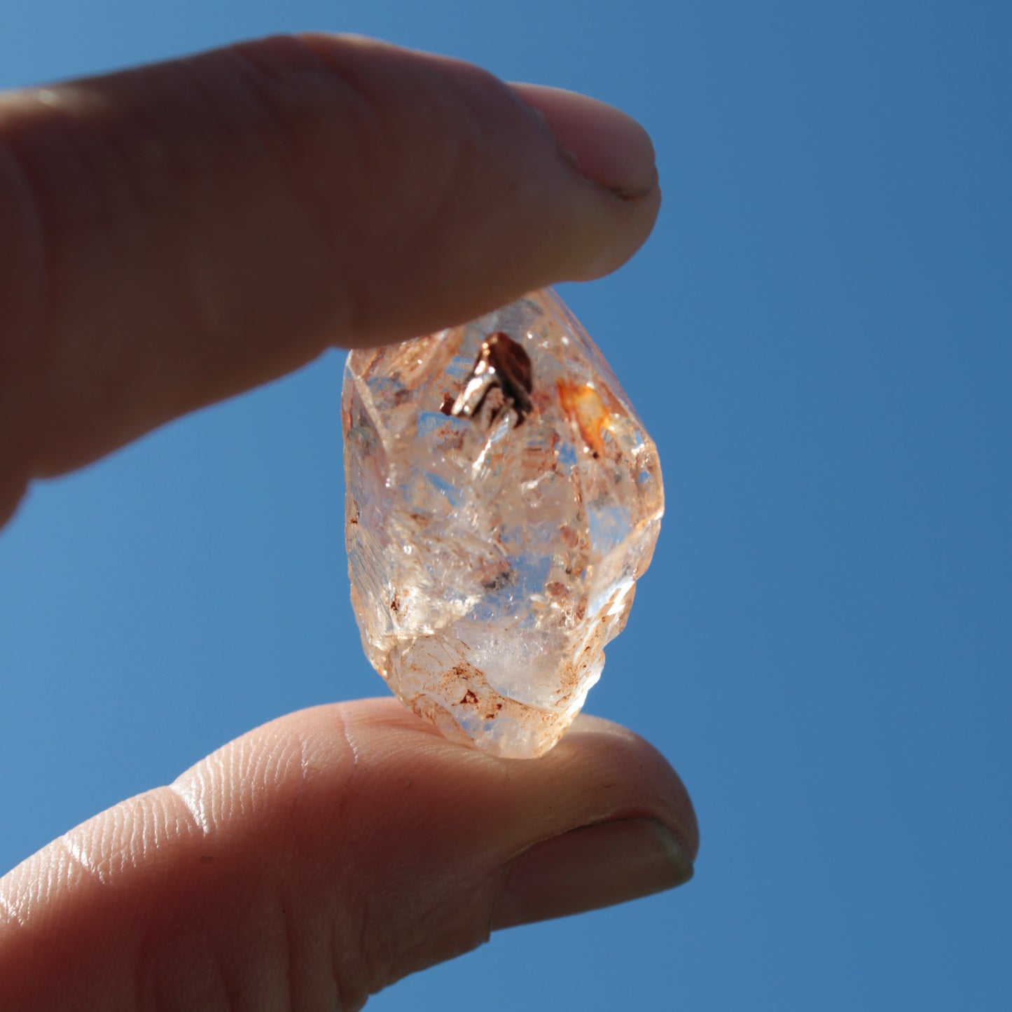 Fenster Diamond Quartz with petroleum fluorescence 30-35mm 10-12g Rocks and Things