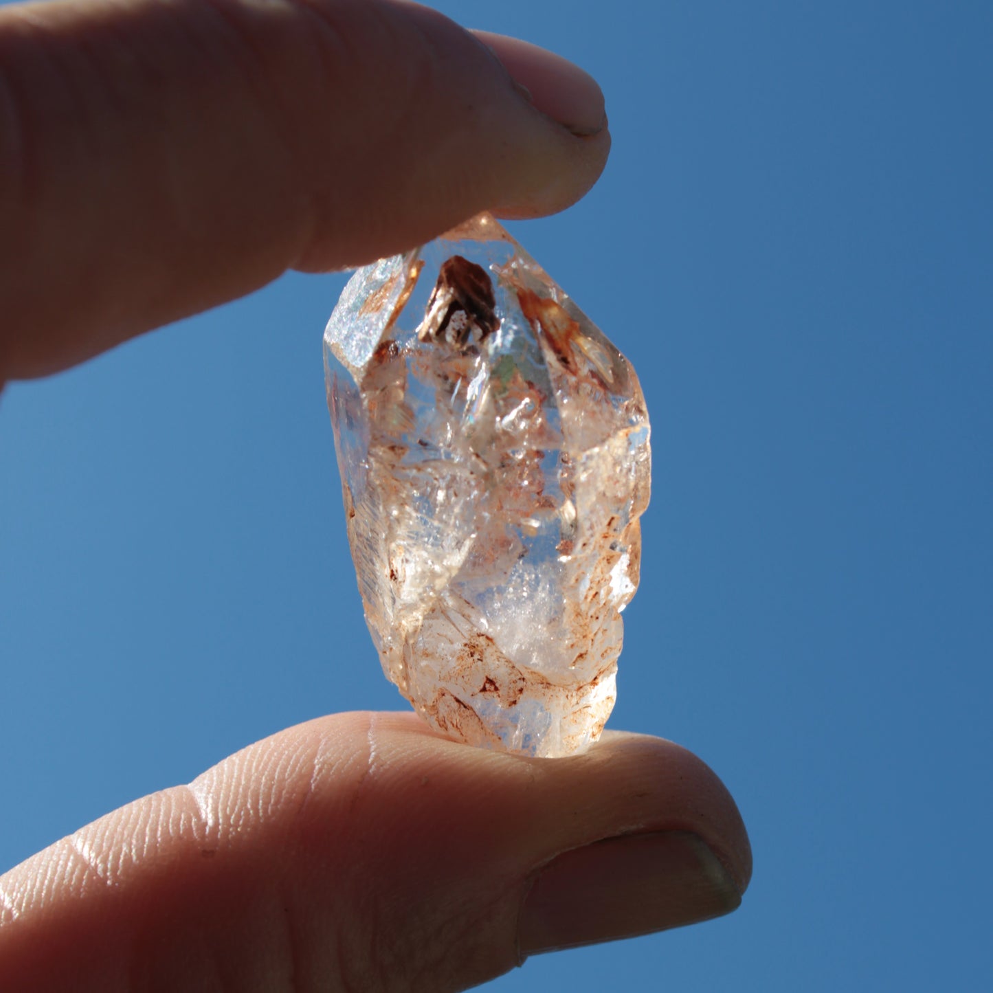 Fenster Diamond Quartz with petroleum fluorescence 30-35mm 10-12g Rocks and Things