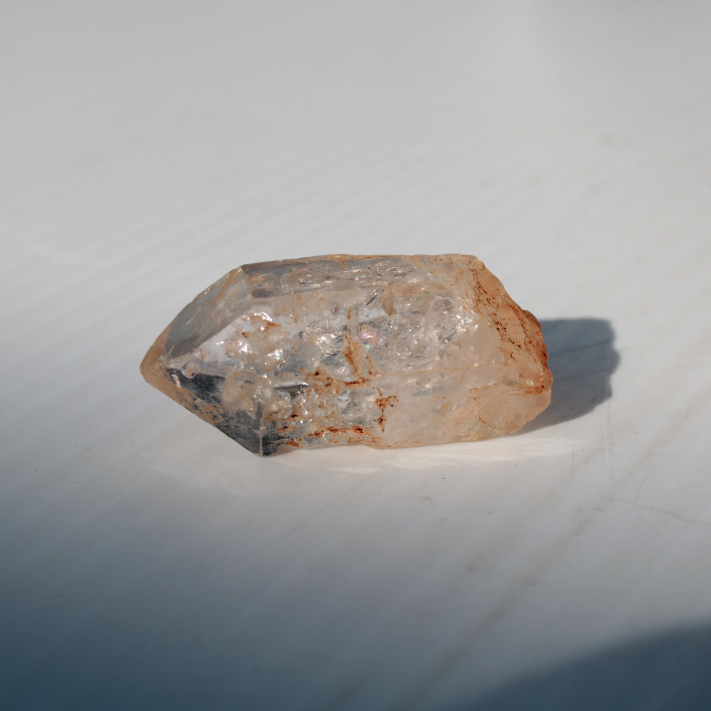 Fenster Diamond Quartz with petroleum fluorescence 30-35mm 10-12g Rocks and Things
