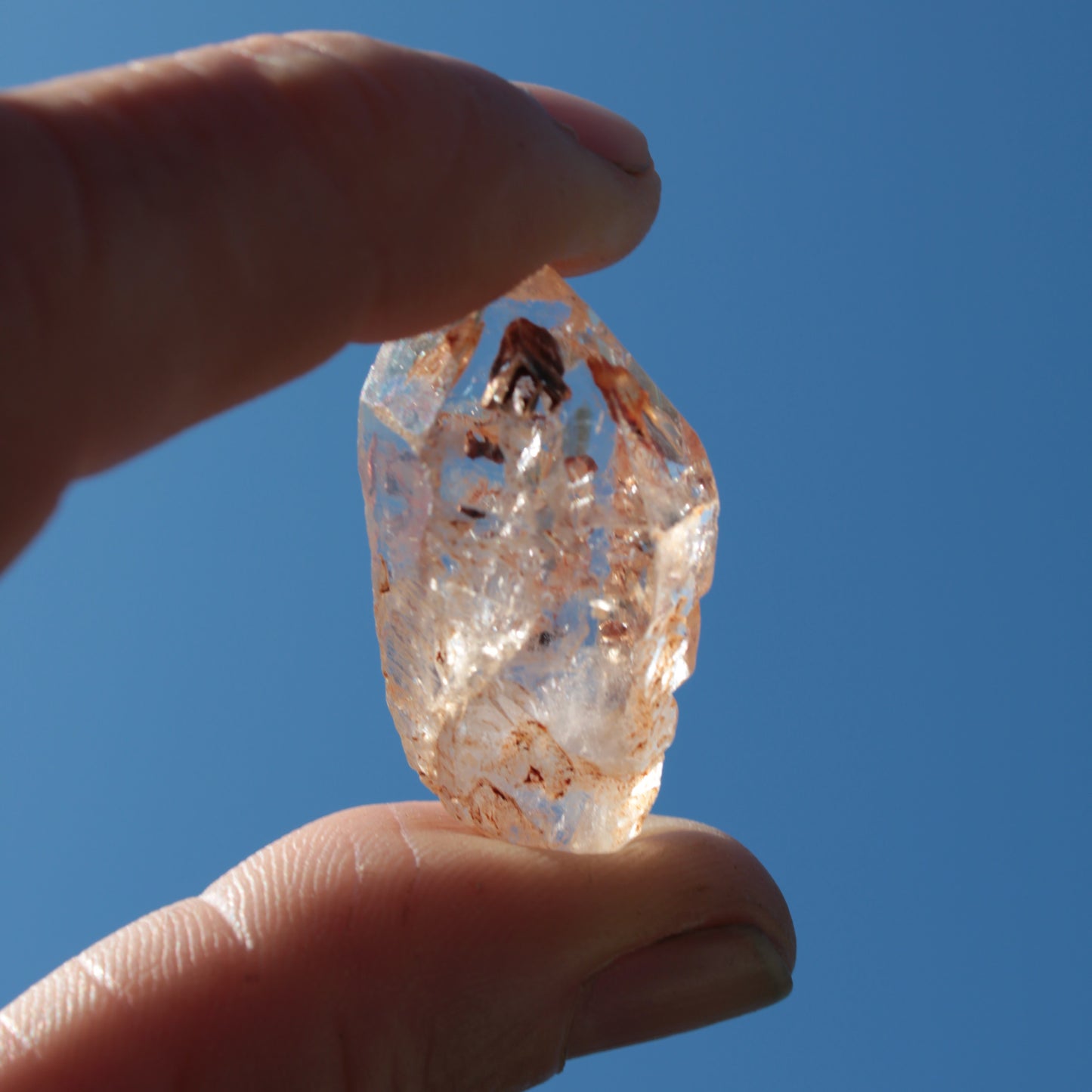 Fenster Diamond Quartz with petroleum fluorescence 30-35mm 10-12g Rocks and Things