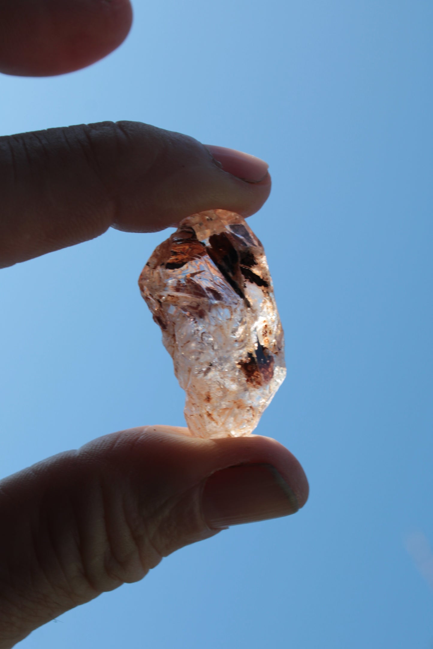 Fenster Diamond Quartz with petroleum fluorescence 30-35mm 10-12g Rocks and Things