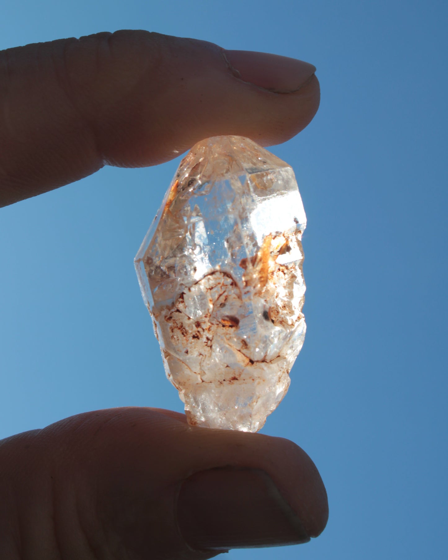 Fenster Diamond Quartz with petroleum fluorescence 30-35mm 10-12g Rocks and Things