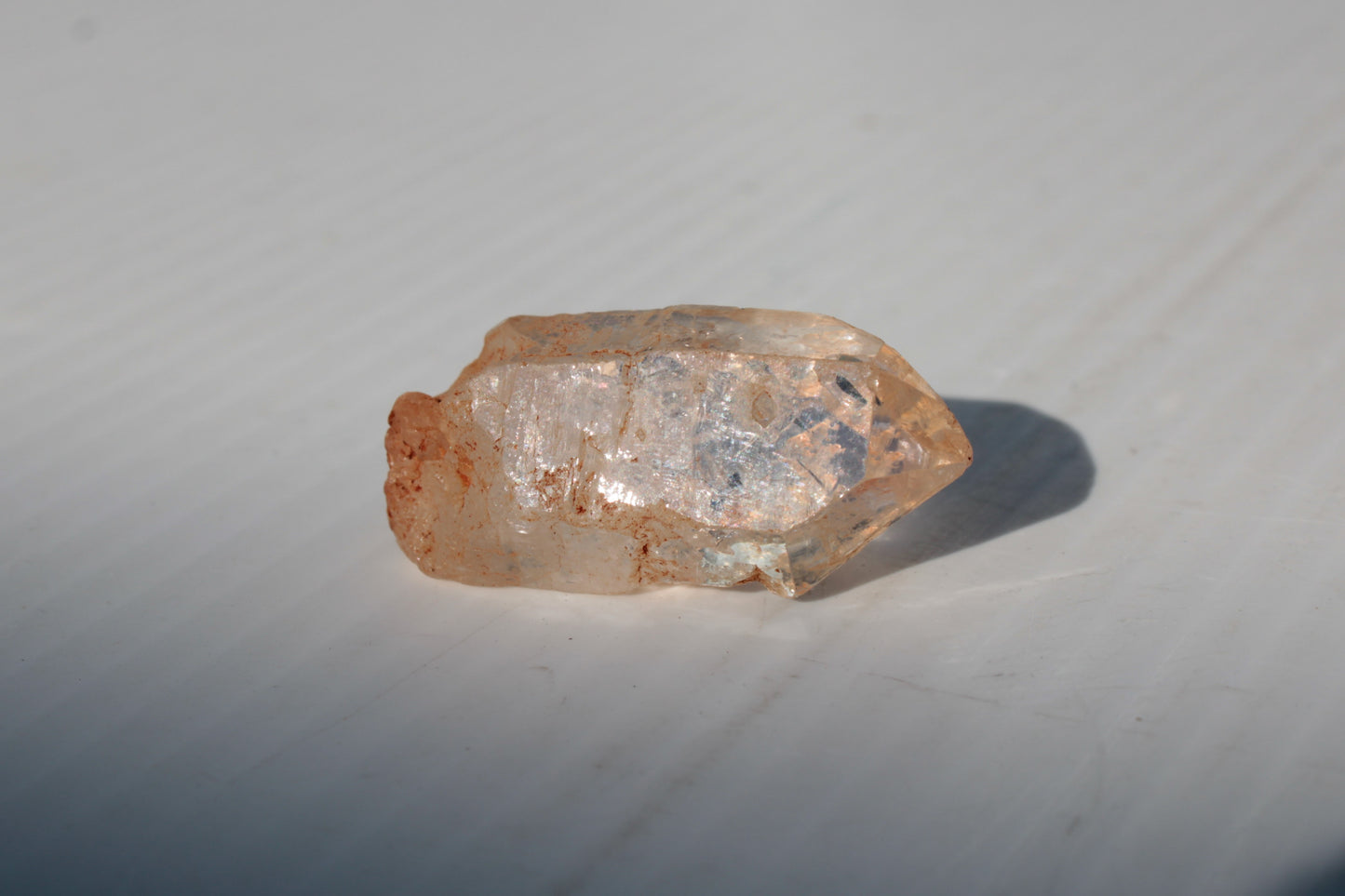 Fenster Diamond Quartz with petroleum fluorescence 30-35mm 10-12g Rocks and Things