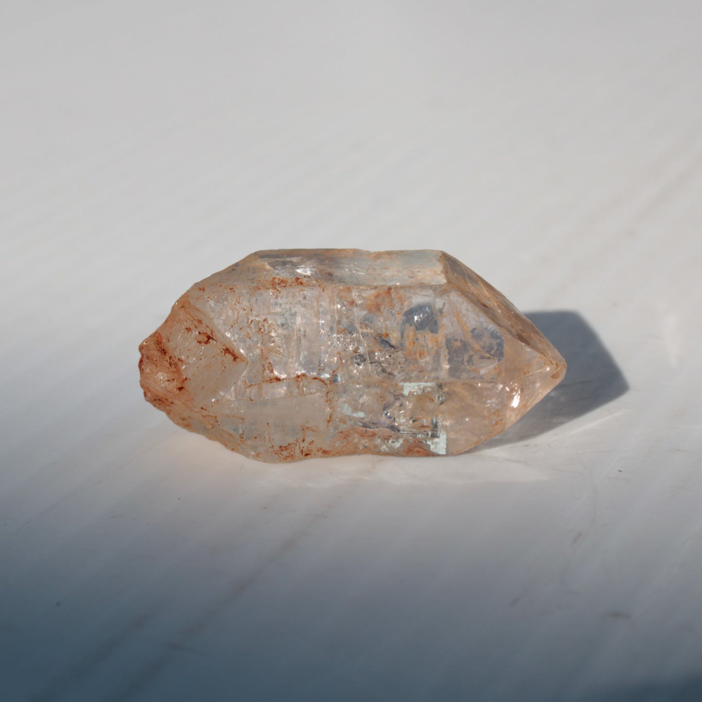 Fenster Diamond Quartz with petroleum fluorescence 30-35mm 10-12g Rocks and Things