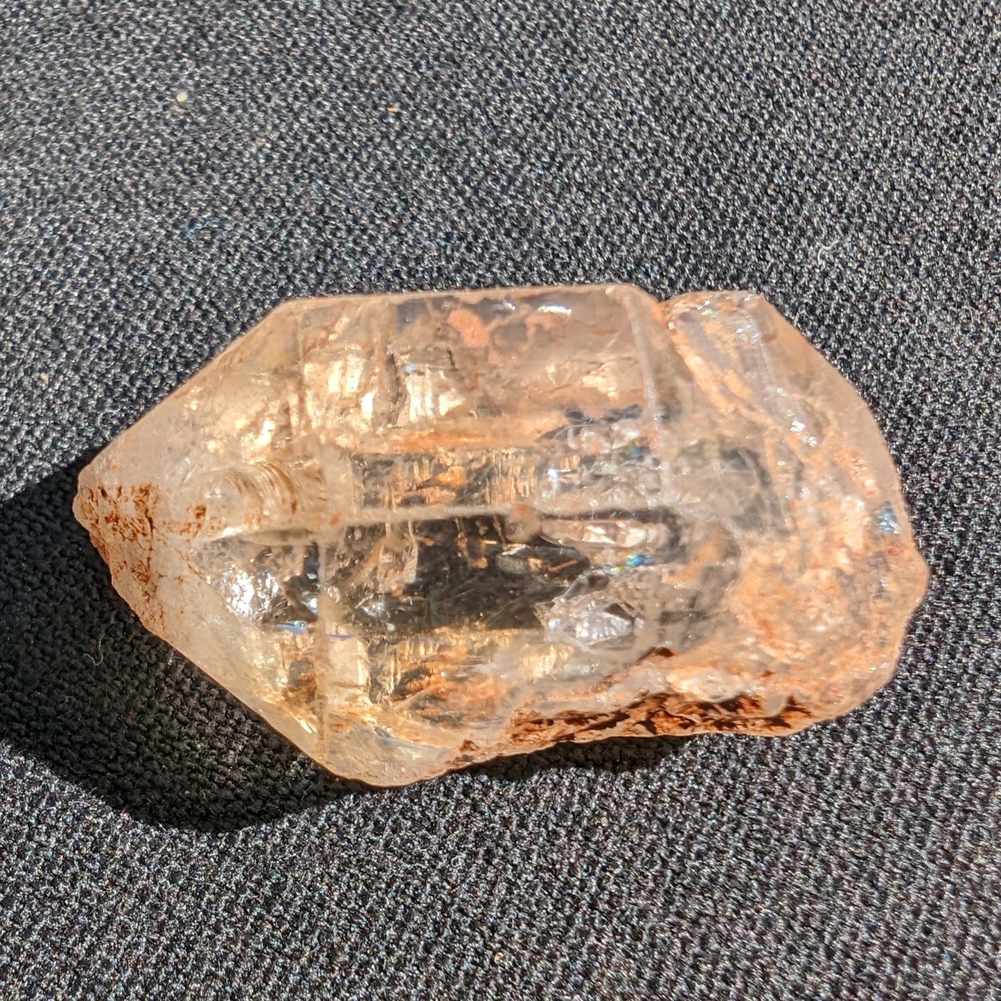 Fenster Diamond Quartz with petroleum fluorescence 25-30mm 8-12g Rocks and Things