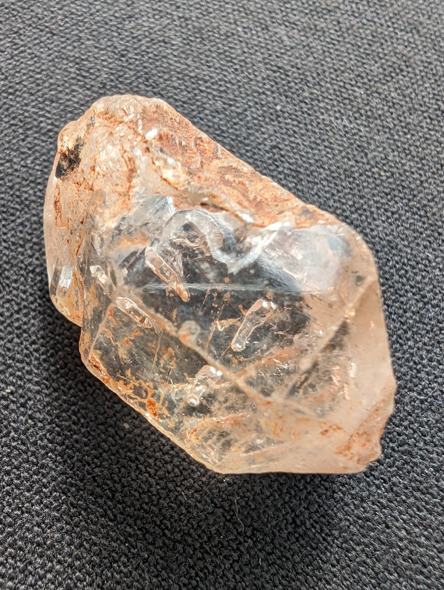 Fenster Diamond Quartz with petroleum fluorescence 25-30mm 8-12g Rocks and Things