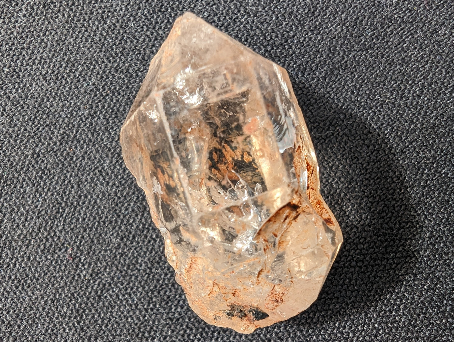Fenster Diamond Quartz with petroleum fluorescence 25-30mm 8-12g Rocks and Things