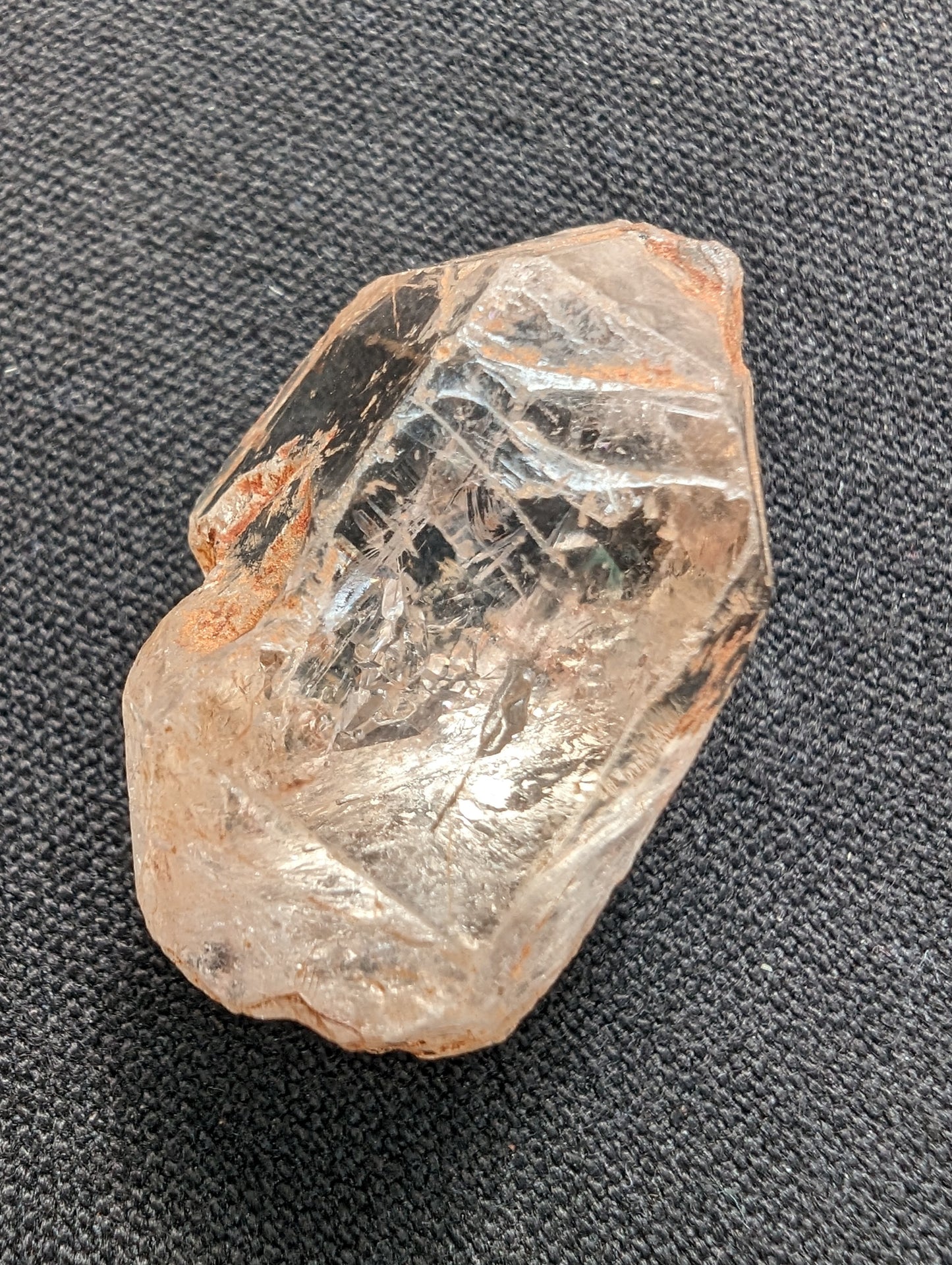 Fenster Diamond Quartz with petroleum fluorescence 25-30mm 8-12g Rocks and Things