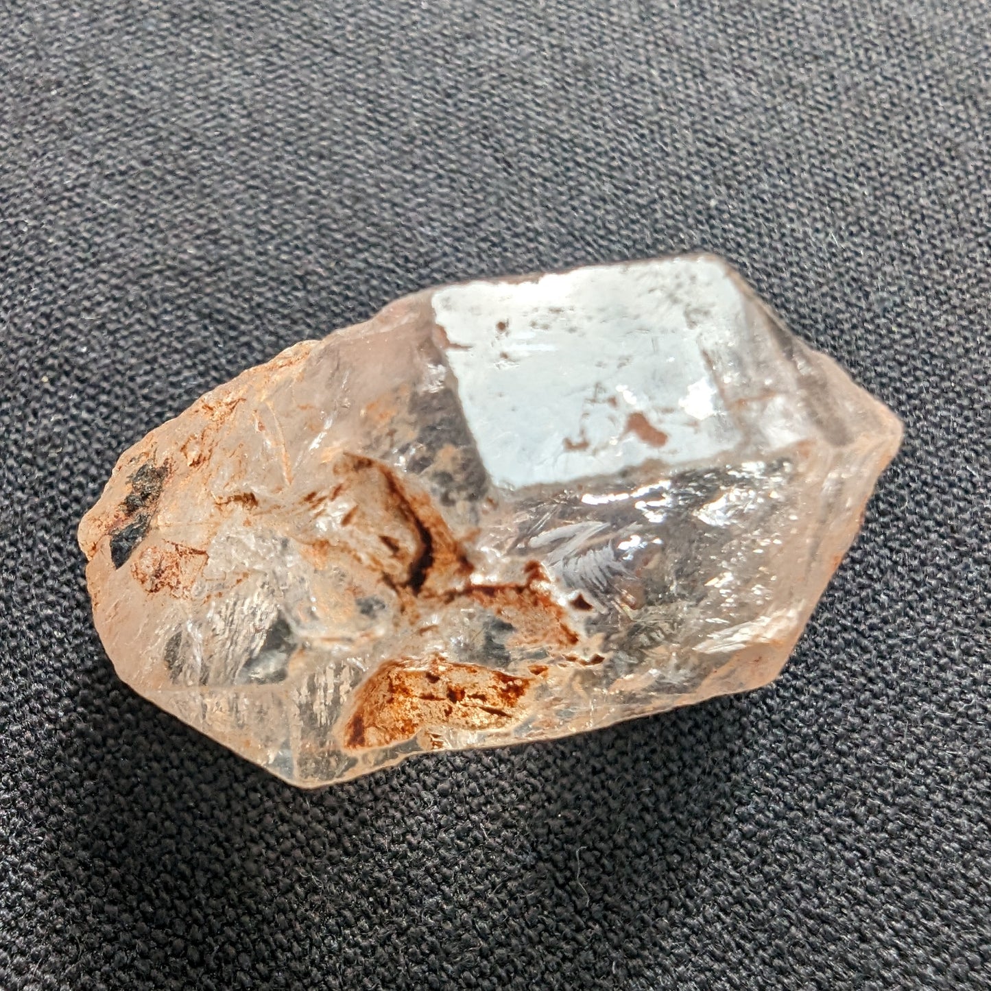 Fenster Diamond Quartz with petroleum fluorescence 25-30mm 8-12g Rocks and Things