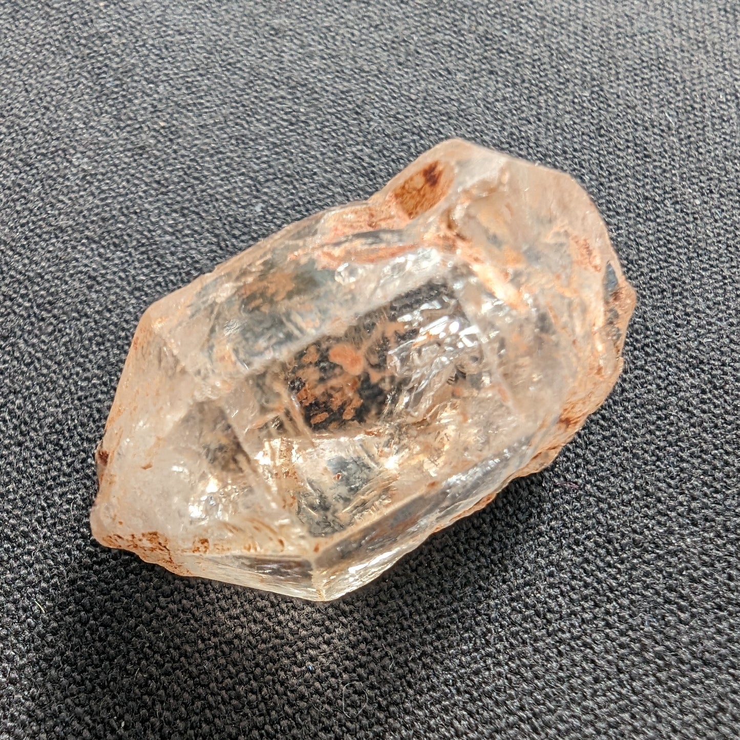 Fenster Diamond Quartz with petroleum fluorescence 25-30mm 8-12g Rocks and Things