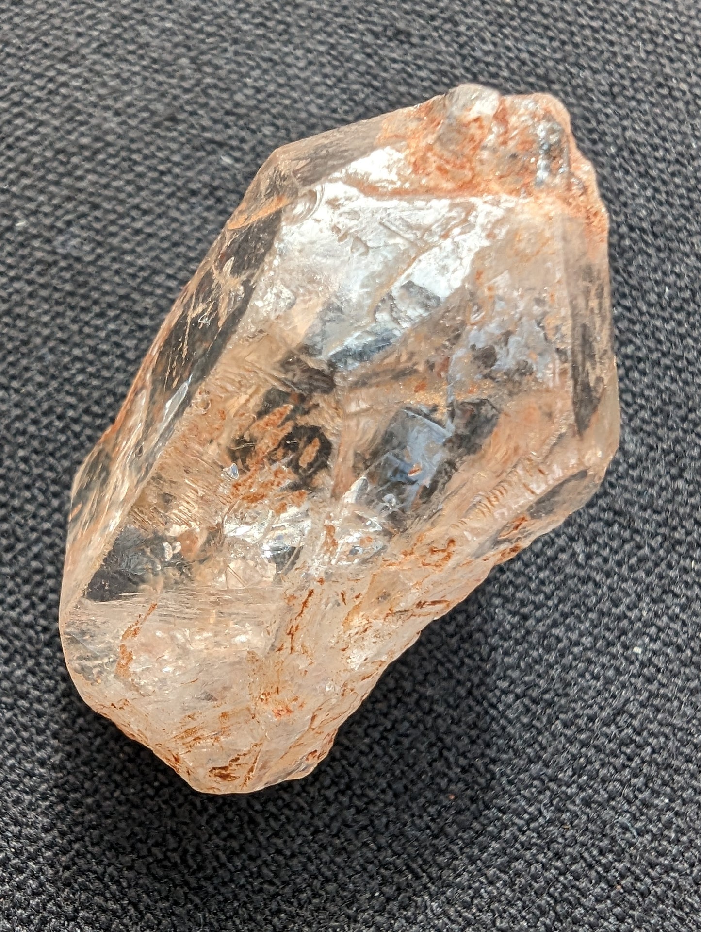 Fenster Diamond Quartz with petroleum fluorescence 25-30mm 8-12g Rocks and Things