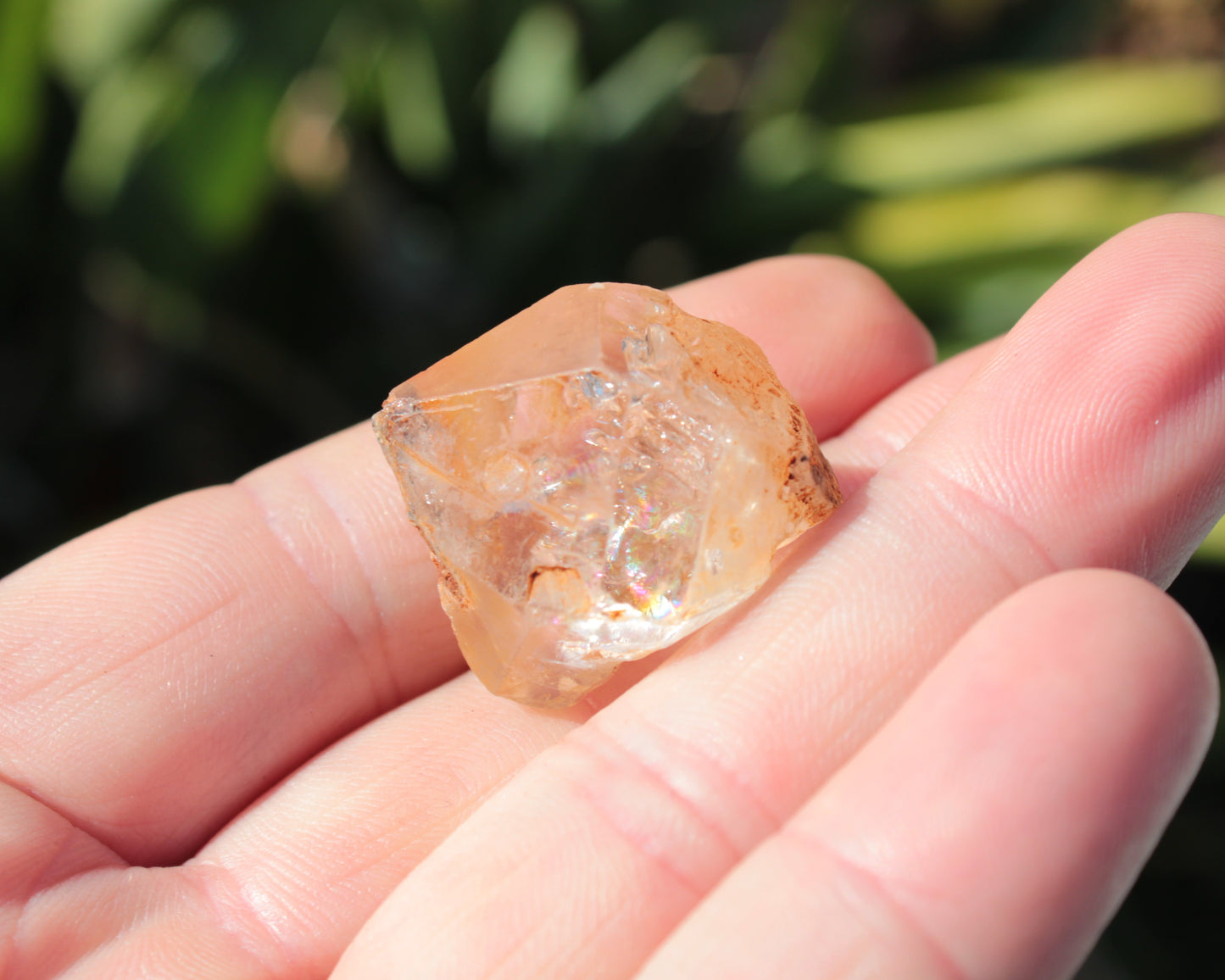 Fenster Diamond Quartz with petroleum fluorescence 25-30mm 8-12g Rocks and Things
