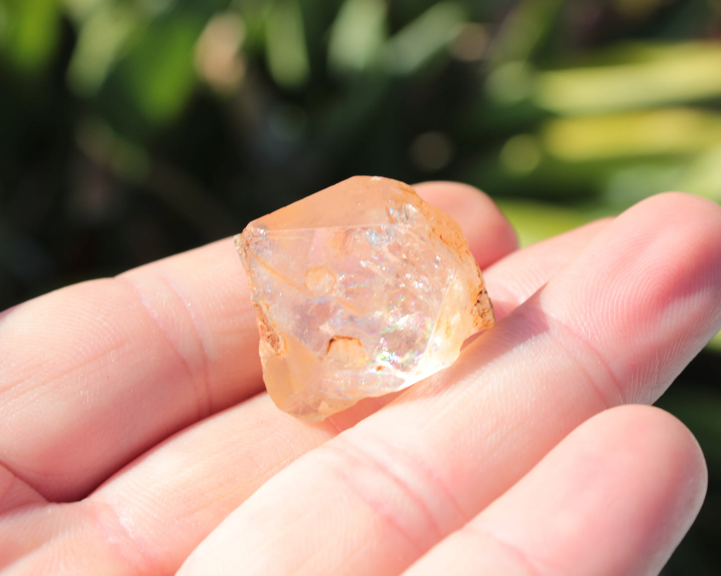 Fenster Diamond Quartz with petroleum fluorescence 25-30mm 8-12g Rocks and Things