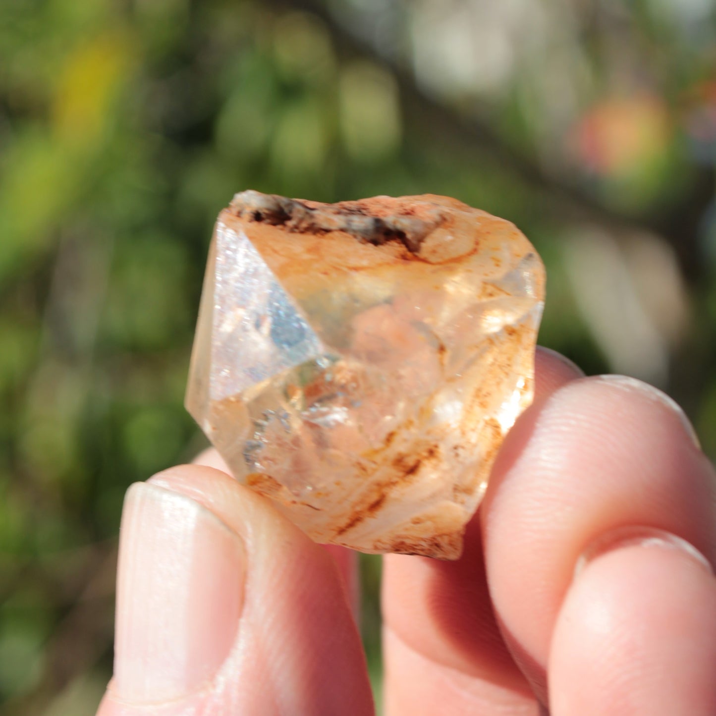 Fenster Diamond Quartz with petroleum fluorescence 25-30mm 8-12g Rocks and Things