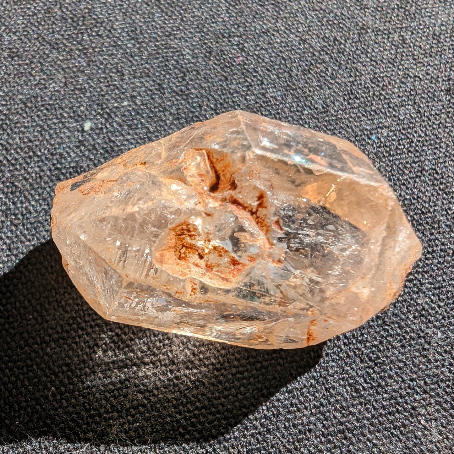 Fenster Diamond Quartz with petroleum fluorescence 25-30mm 8-12g Rocks and Things