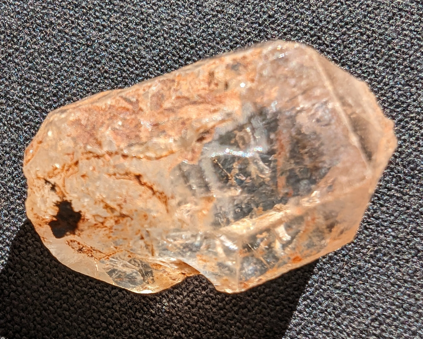 Fenster Diamond Quartz with petroleum fluorescence 25-30mm 8-12g Rocks and Things