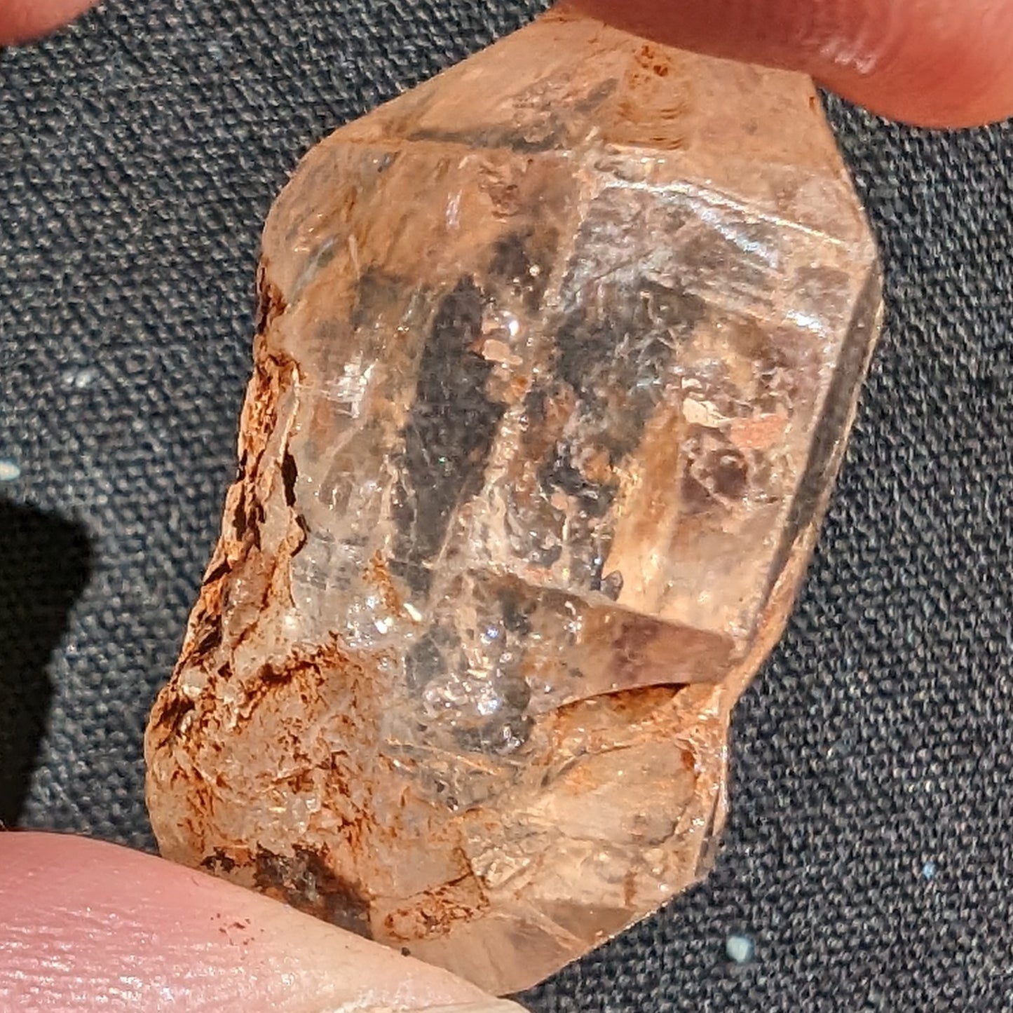 Fenster Diamond Quartz with petroleum fluorescence 25-30mm 8-12g Rocks and Things