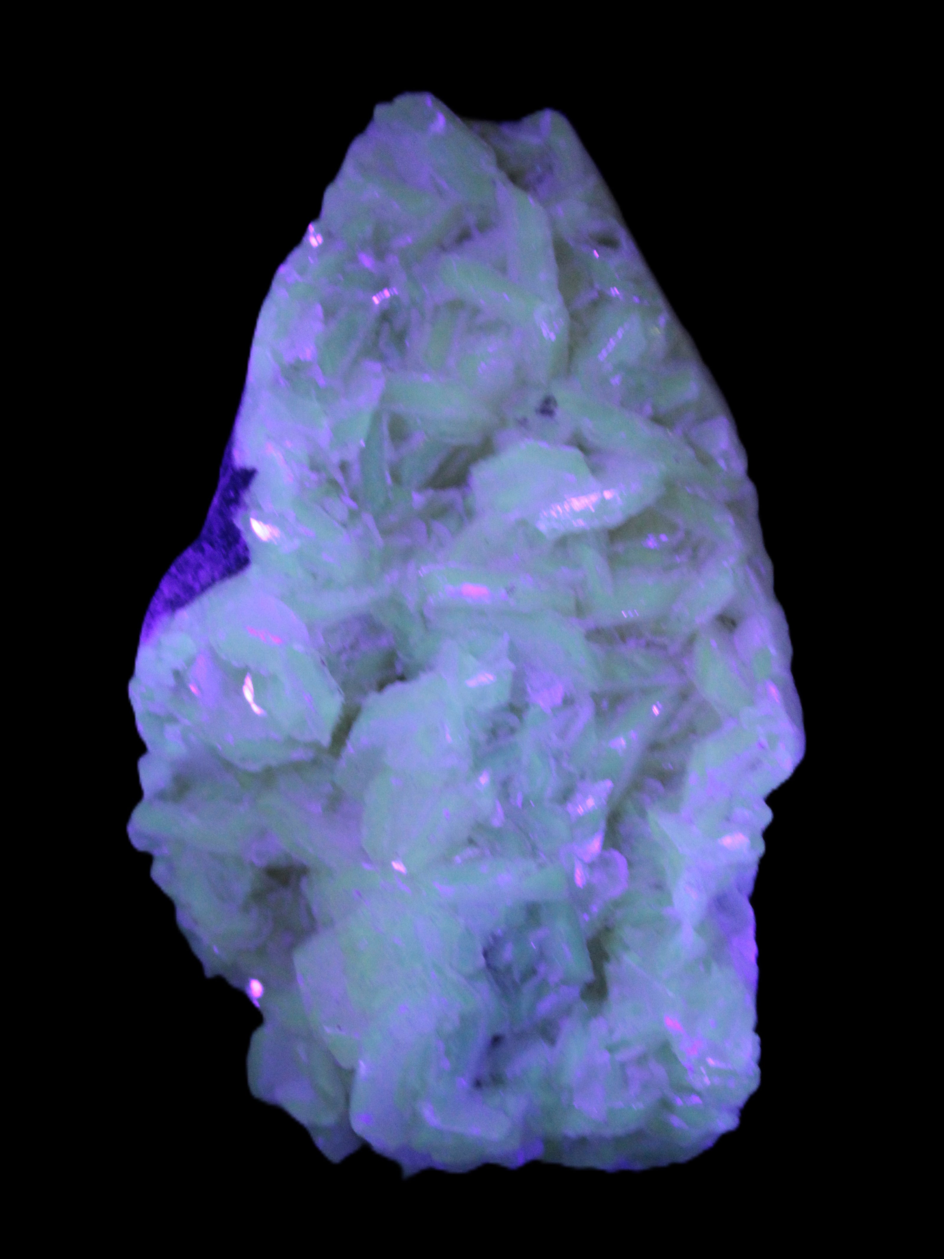 Calcite cluster UV reactive 80mm 114g Rocks and Things