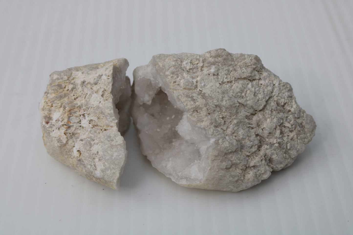Quartz geode 100.6g Rocks and Things