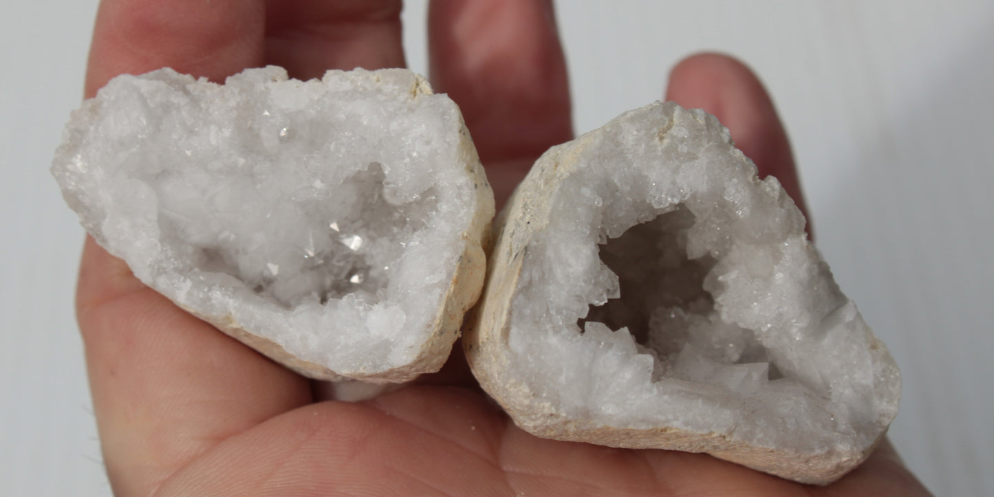 Quartz geode 100.6g Rocks and Things