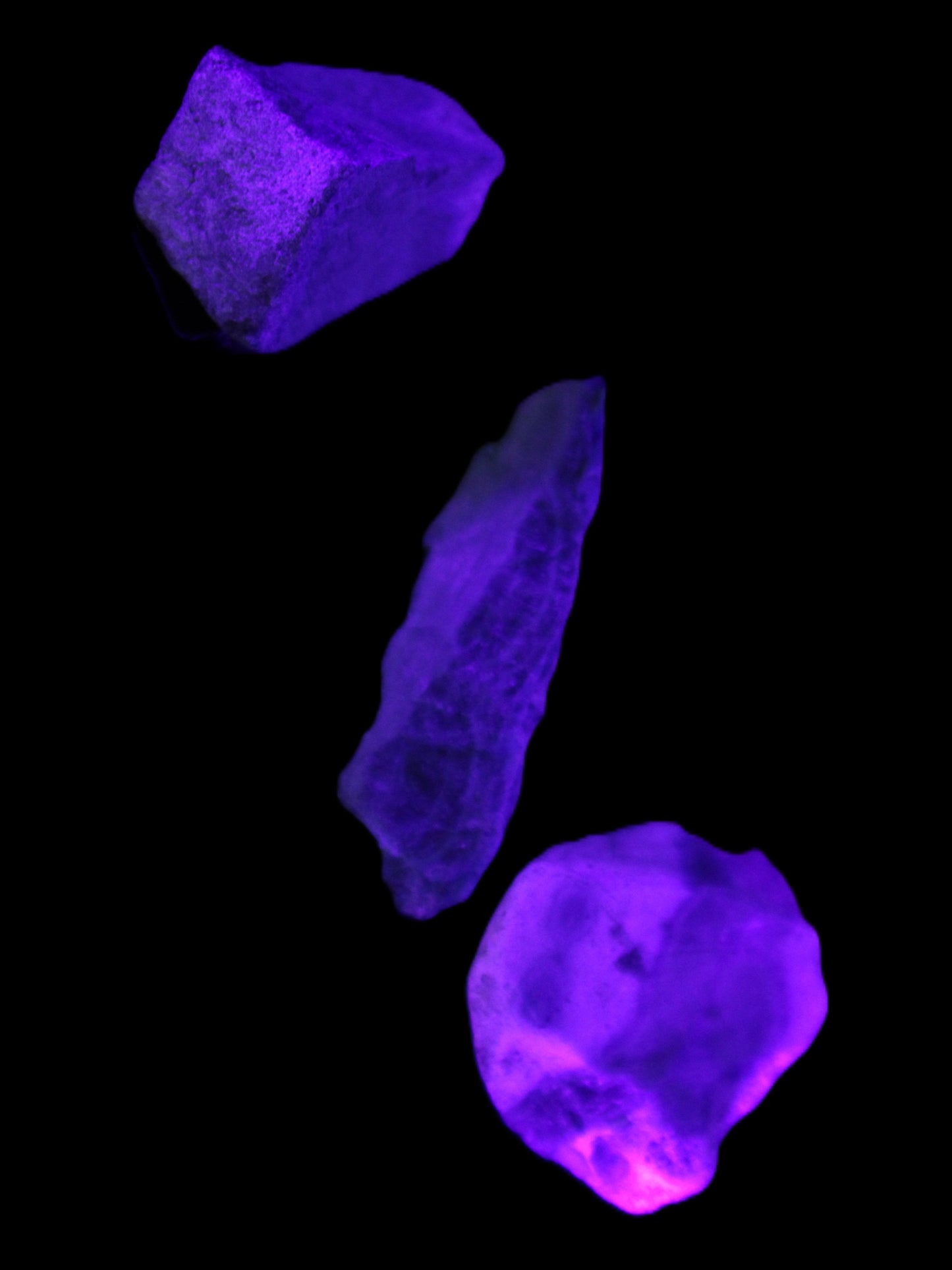 Chrysocolla Shattuckite Malachite 3 natural stones 10g in UV light - Rocks and Things Store