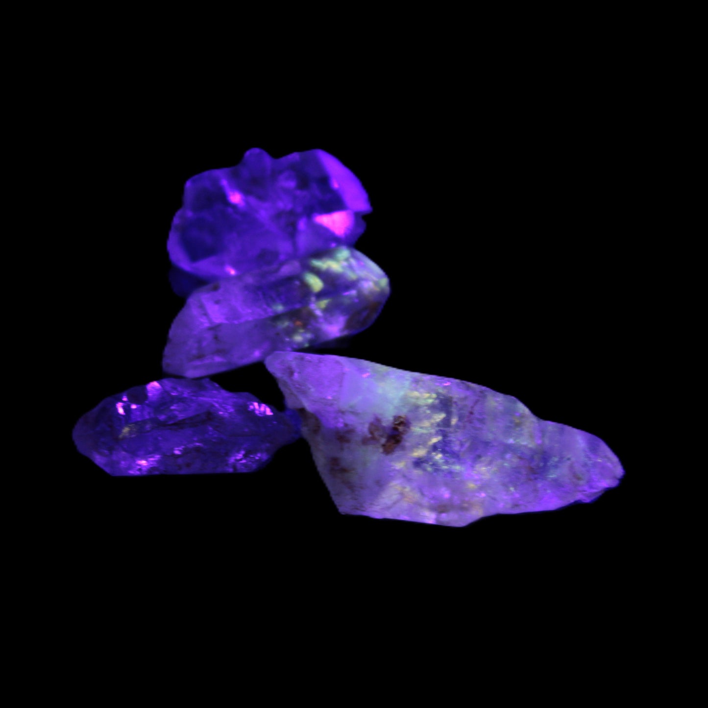 Fenster Enhydro Hydrocarbon 4 crystals 9-10g in UV light - Rocks and Things Store