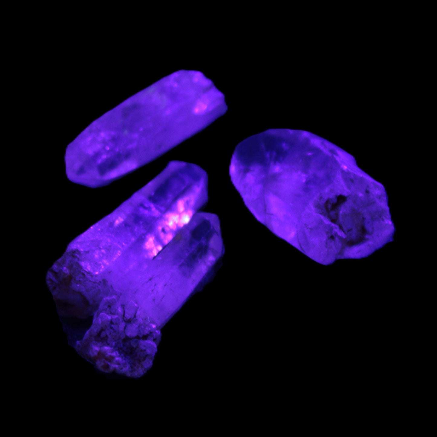 Fenster Enhydro Hydrocarbon 4 crystals 9-10g in UV light - Rocks and Things Store