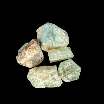 Aquamarine natural 4-6 crystals 7-8g in sunshine - Rocks and Things Store