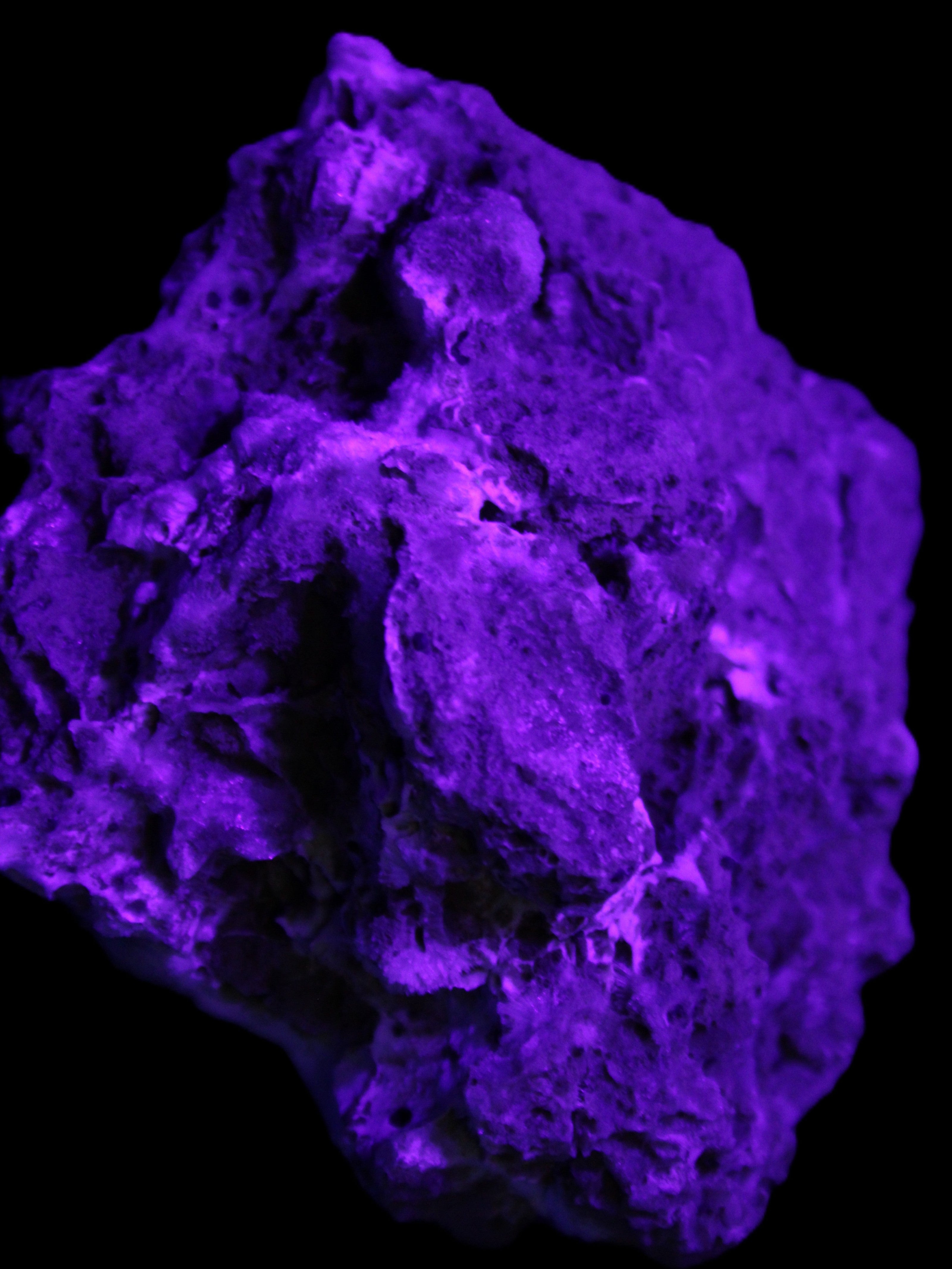 Blue Aragonite Caribbean Calcite specimen 95*55*93mm 343g in UV light - Rocks and Things Store
