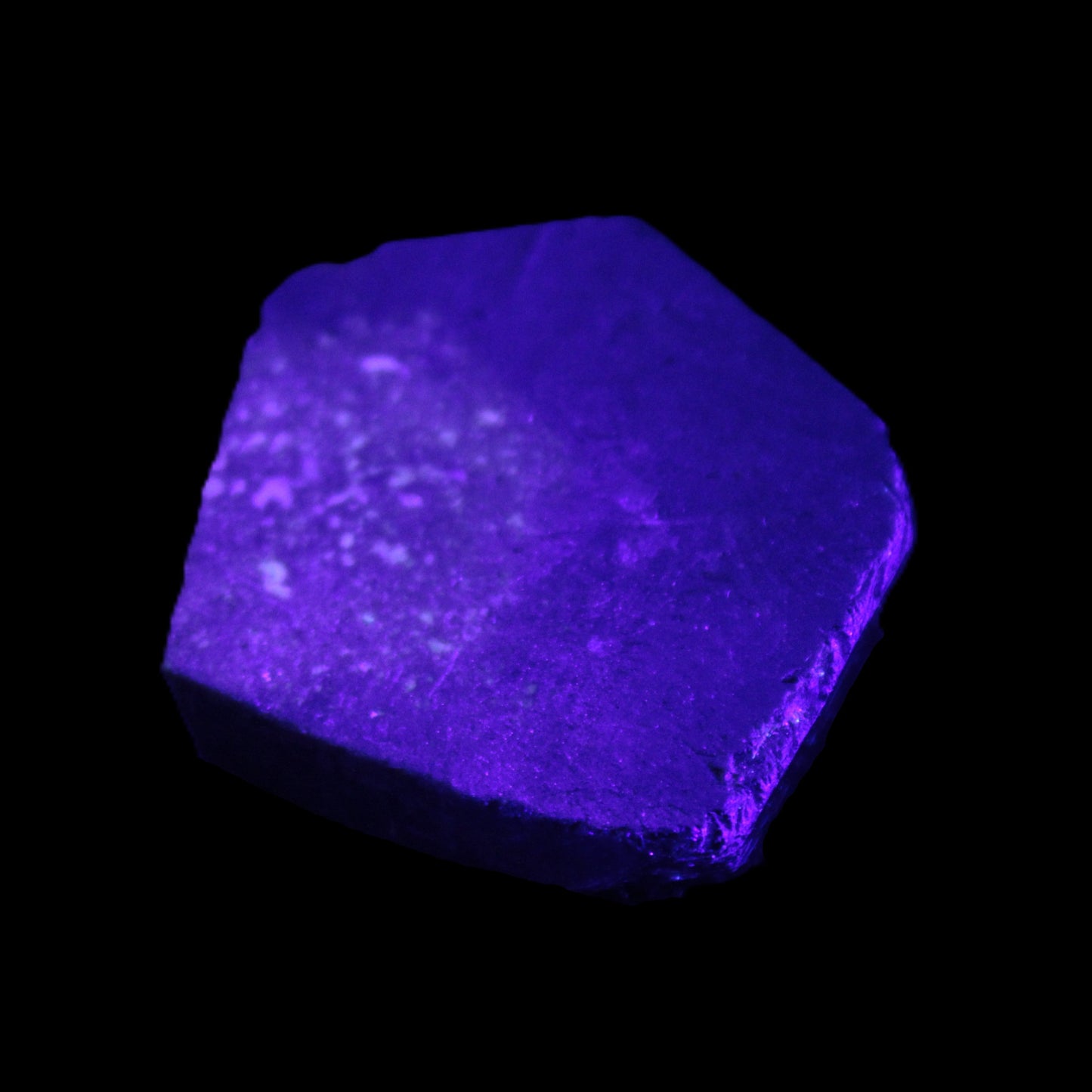 Flat Epidote crystal specimen from Iran 40*38*12mm 32.8g in UV light