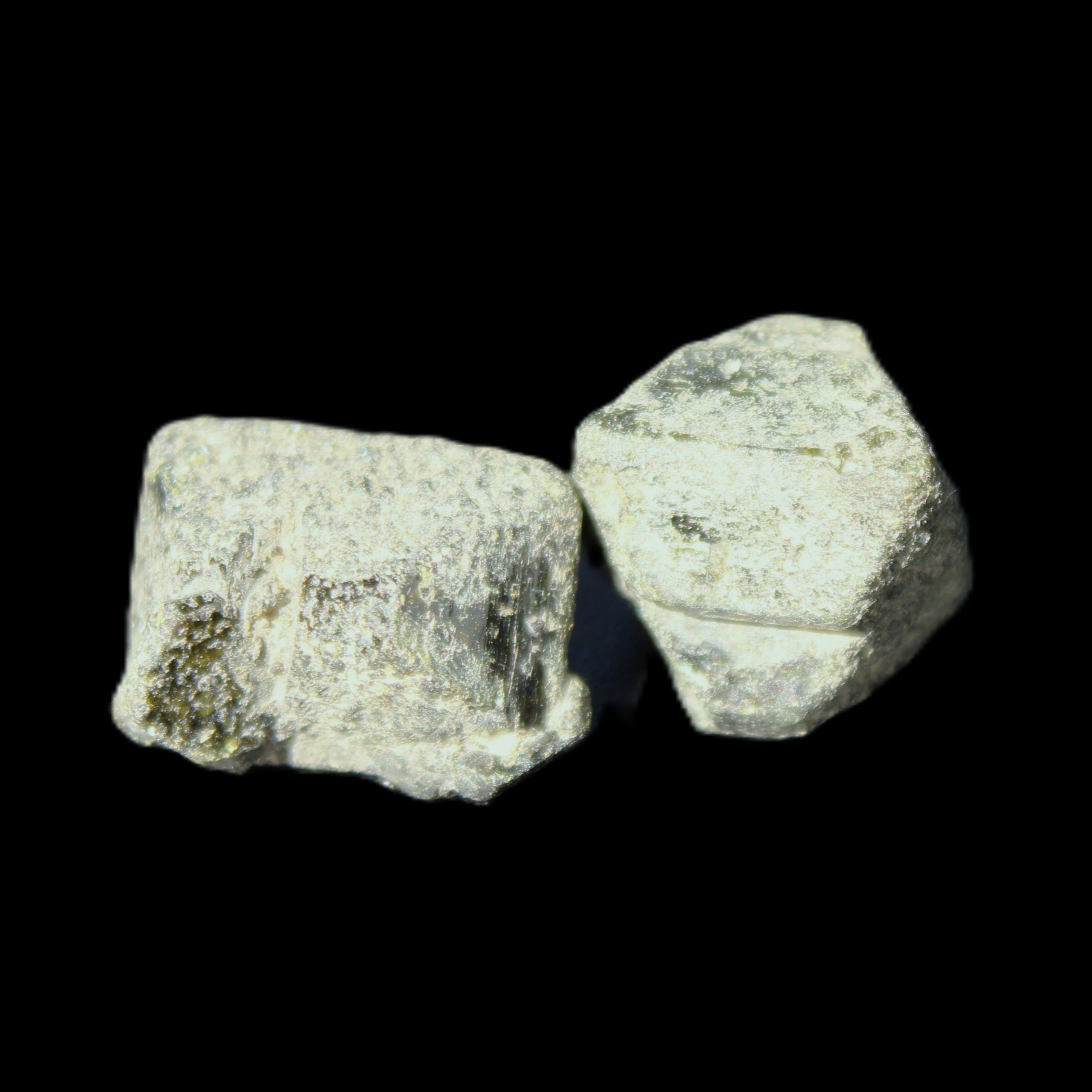 Magnetic Epidote 2/3 irregular octahedral crystals 10-20mm 14/15g in sunlight - Rocks and Things Store
