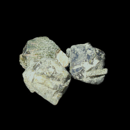 Magnetic Epidote 3 irregular octahedral crystals 15-30mm 30g in sunlight - Rocks and Things Store