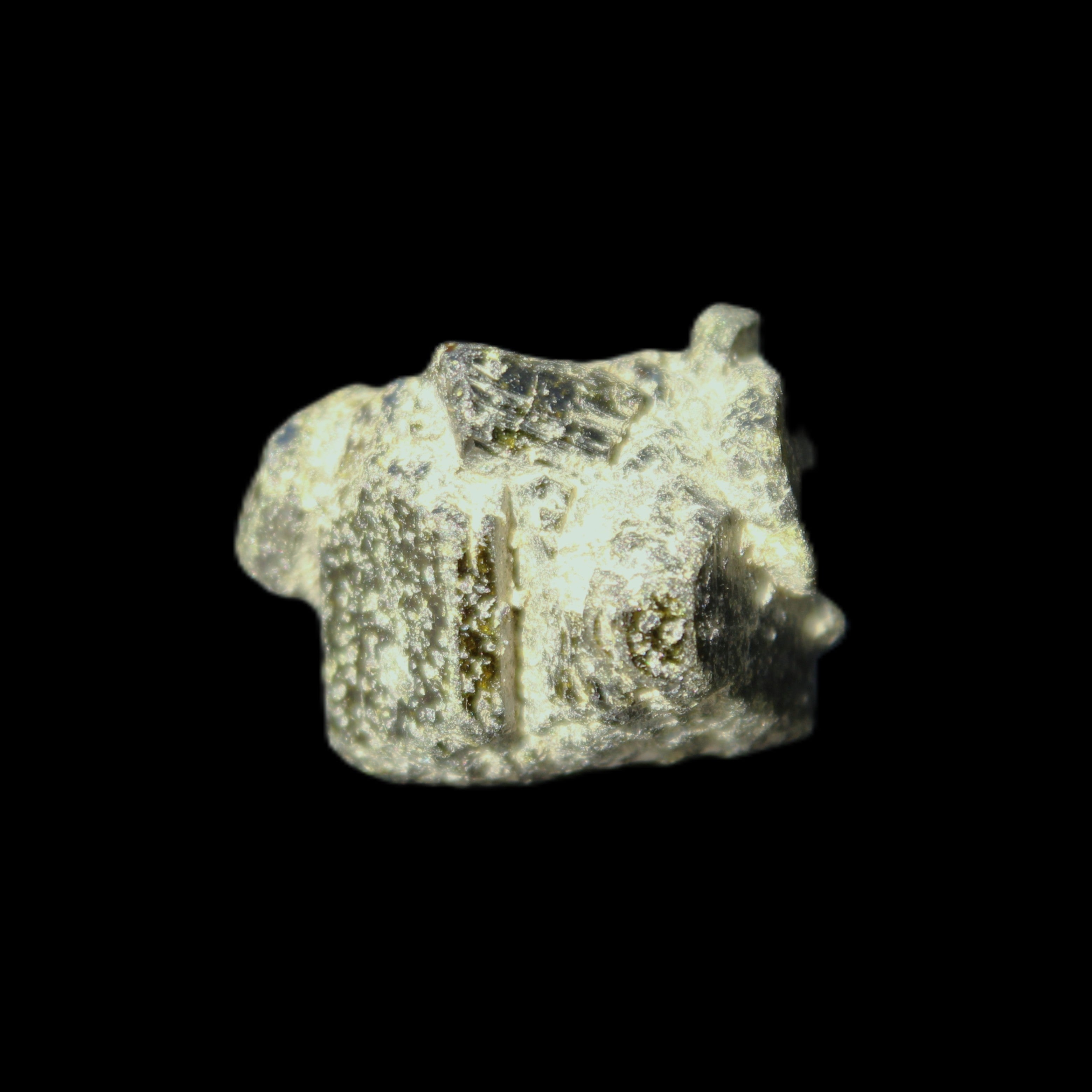 Magnetic Epidote irregular octahedral crystal 20mm 6-9g in sunlight - Rocks and Things Store