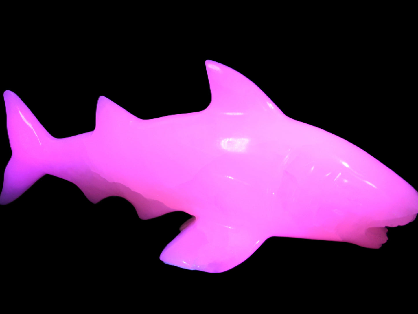 Mangano Calcite hand-carved shark 687g Rocks and Things
