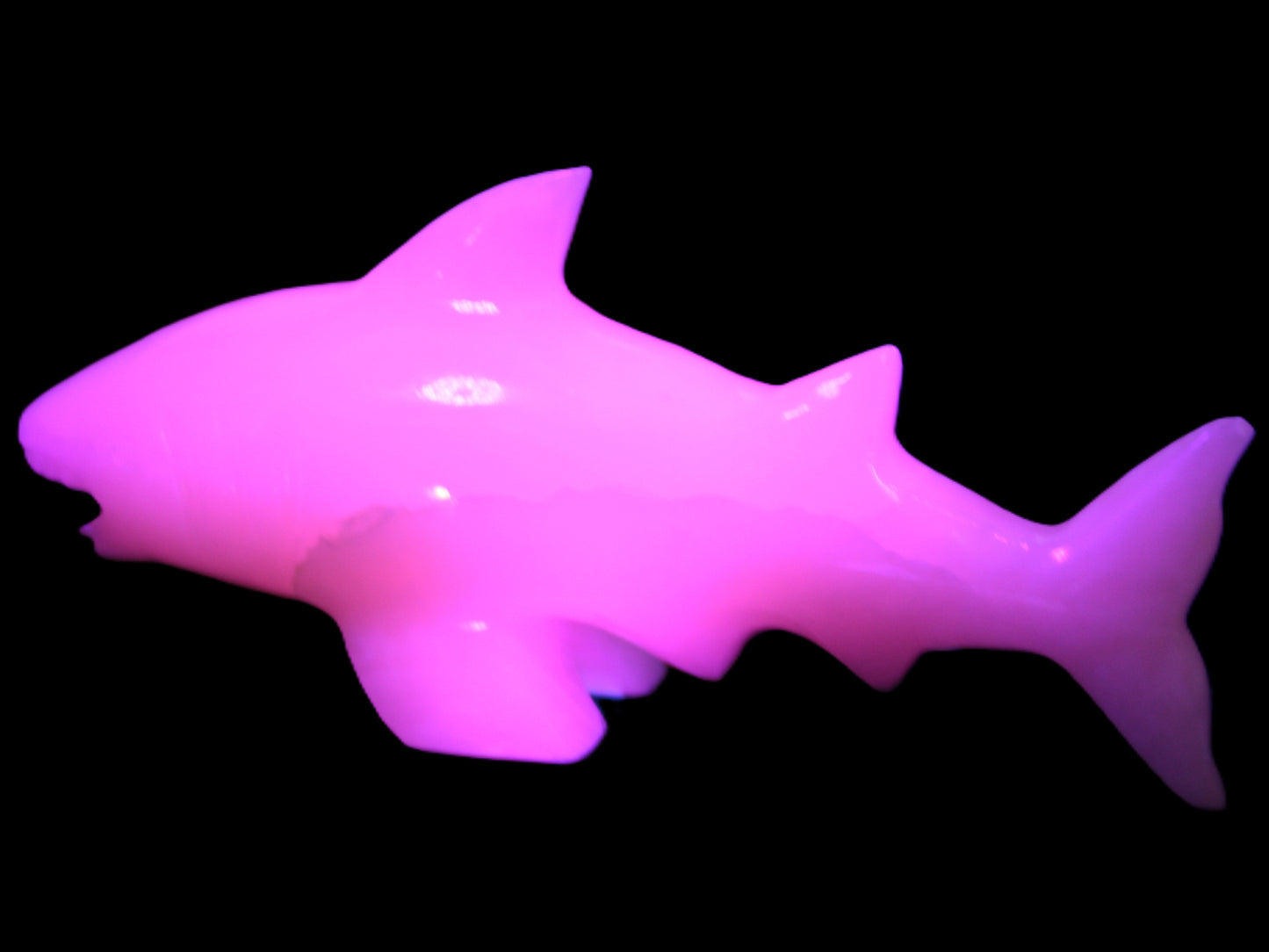 Mangano Calcite hand-carved shark 687g Rocks and Things