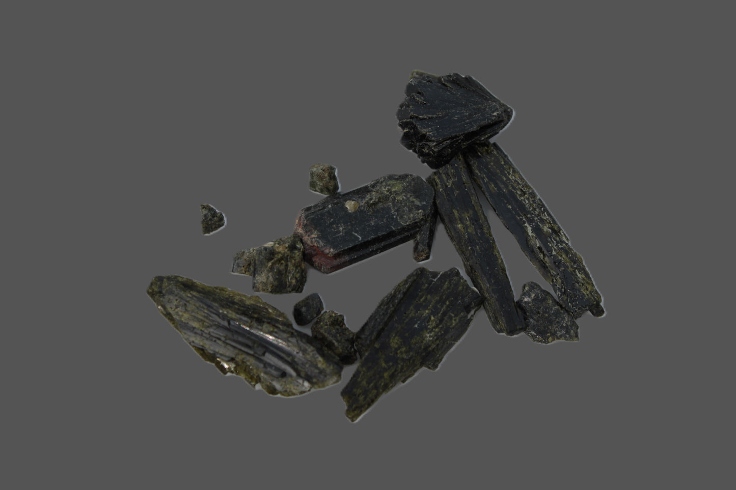 Epidote crystals and clusters 38ct 7.6g Rocks and Things