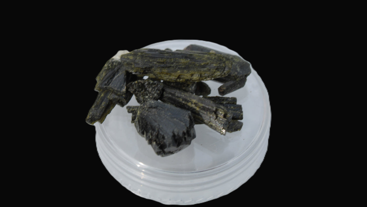 Epidote crystals and clusters 38ct 7.6g Rocks and Things